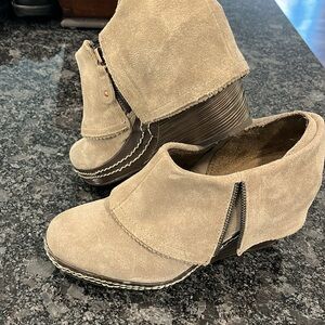 Dr. Scholls Womens Wedge Cushion Comfort Fit Ankle Booties Tan Suede Side Zip